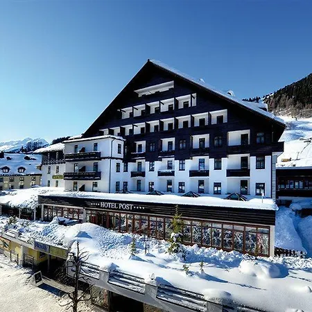 Ξενοδοχείο Post 4*